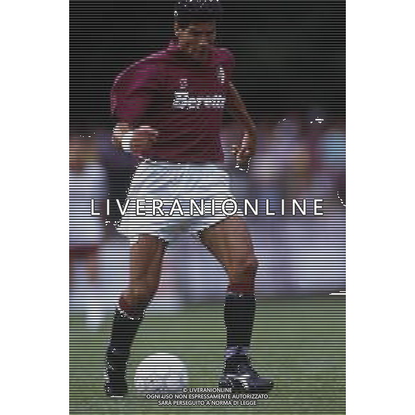 RETROSPETTIVA VINCENZO SCIFO CALCIATORE NELLA FOTO VINCENZO SCIFO CON LA MAGLIA DEL TORINO AG ALDO LIVERANI SAS