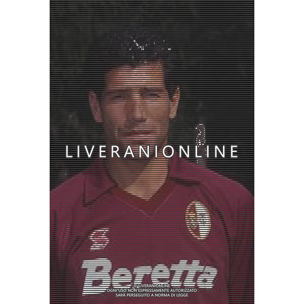 RETROSPETTIVA VINCENZO SCIFO CALCIATORE NELLA FOTO VINCENZO SCIFO CON LA MAGLIA DEL TORINO AG ALDO LIVERANI SAS