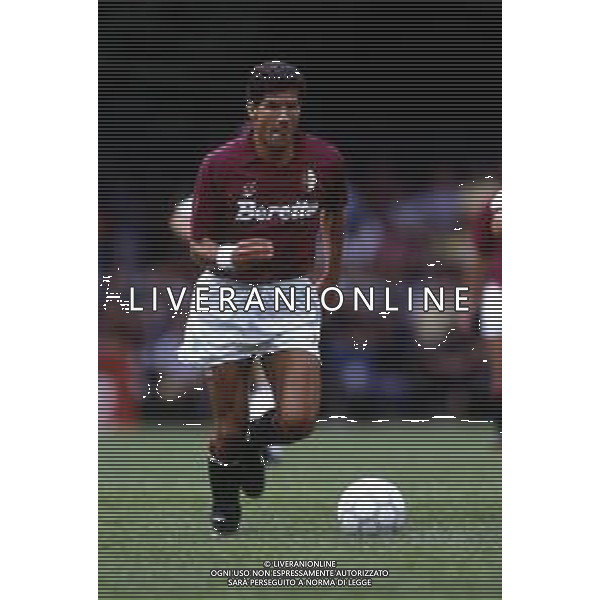 RETROSPETTIVA VINCENZO SCIFO CALCIATORE NELLA FOTO VINCENZO SCIFO CON LA MAGLIA DEL TORINO AG ALDO LIVERANI SAS