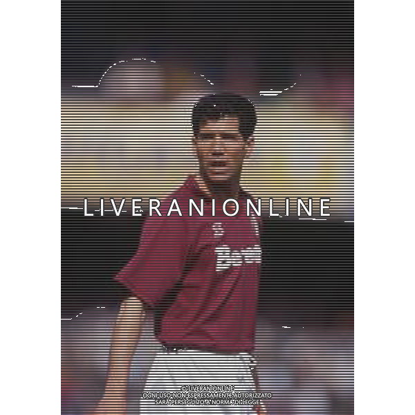 RETROSPETTIVA VINCENZO SCIFO CALCIATORE NELLA FOTO VINCENZO SCIFO CON LA MAGLIA DEL TORINO AG ALDO LIVERANI SAS