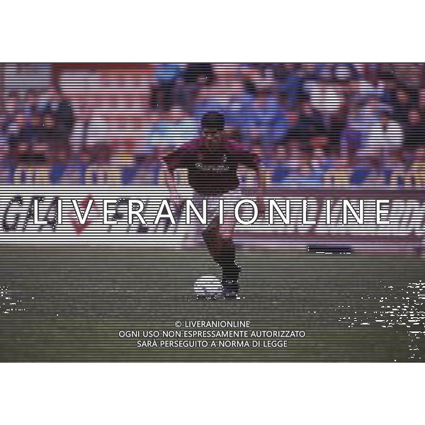 RETROSPETTIVA VINCENZO SCIFO CALCIATORE NELLA FOTO VINCENZO SCIFO CON LA MAGLIA DEL TORINO AG ALDO LIVERANI SAS