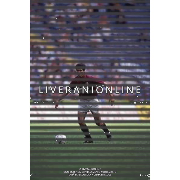 RETROSPETTIVA VINCENZO SCIFO CALCIATORE NELLA FOTO VINCENZO SCIFO CON LA MAGLIA DEL TORINO AG ALDO LIVERANI SAS