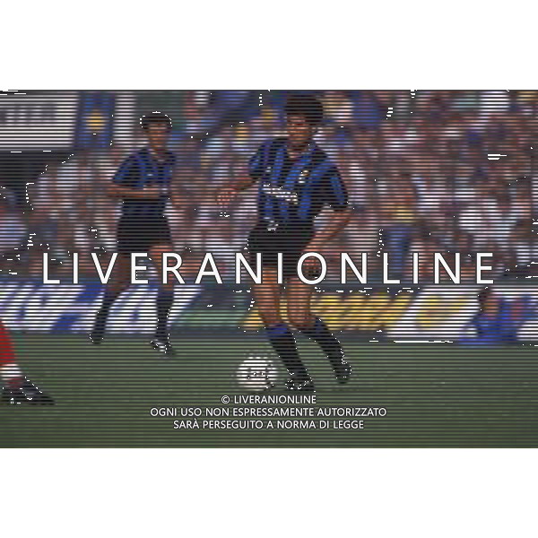 RETROSPETTIVA VINCENZO SCIFO CALCIATORE NELLA FOTO VINCENZO SCIFO CON LA MAGLIA DELL\'INTER AG ALDO LIVERANI SAS