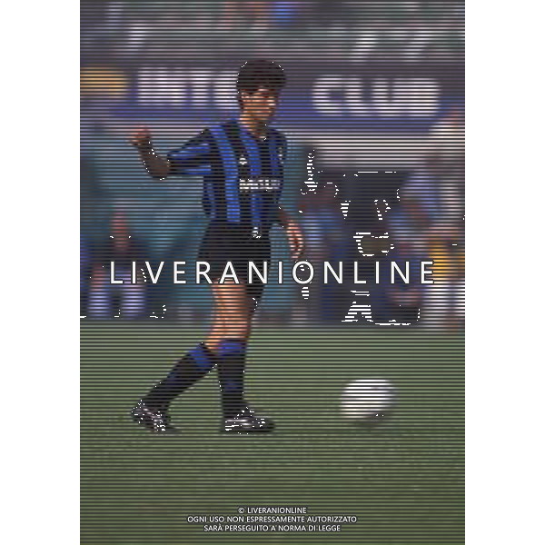 RETROSPETTIVA VINCENZO SCIFO CALCIATORE NELLA FOTO VINCENZO SCIFO CON LA MAGLIA DELL\'INTER AG ALDO LIVERANI SAS