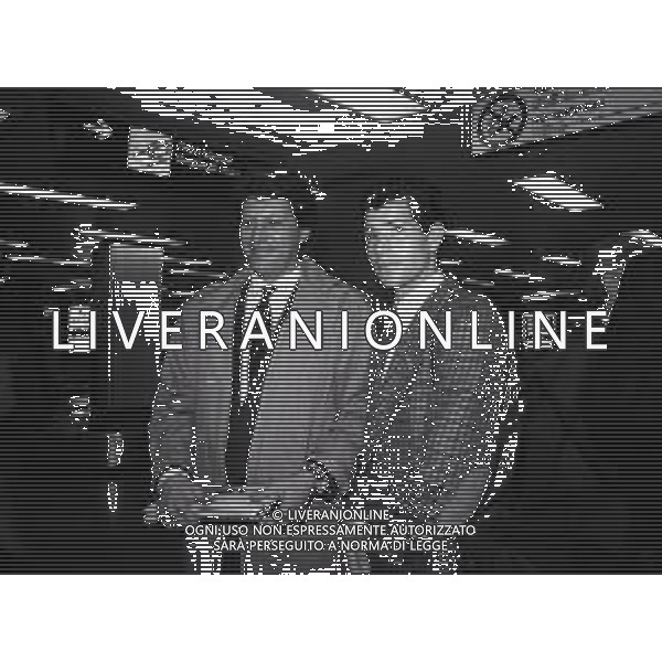 RETROSPETTIVA VINCENZO SCIFO CALCIATORE 2986 NELLA FOTO VINCENZO SCIFO ARRIVO A LINATE CON IL DOTTORE PASQUALE BERGAMO MEDICO SOCIALE INTER AG ALDO LIVERANI SAS