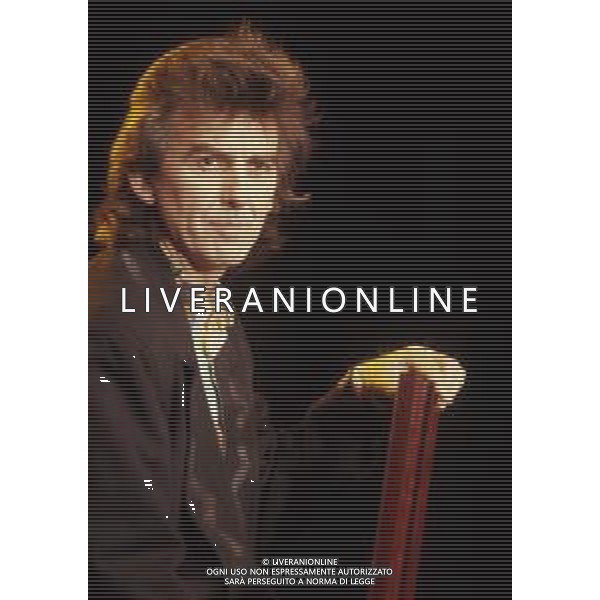 GEORGE HARRISON, cantautore, compositore britannico, ex chitarrista dei Beatles - RETROSPETTIVA nella foto ospite internazionale al festival di Sanremo nel 1988 © ARCHIVIO/ AGENZIA ALDO LIVERANI SAS