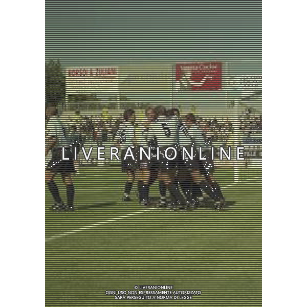 10-09-2000 TREVISO- CAMPIONATO DI CALCIO SERIE B TREVISO CAGLIARI 2-3 NELLA FOTO ABBRACCI GIOCATORI TREVISO AG ALDO LIVERANI SAS