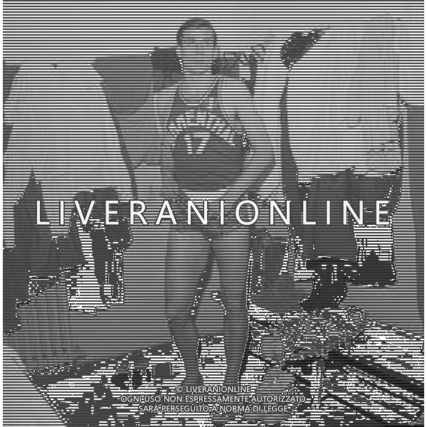 1969 palalido di milano incontro tra massimo masini e giacinto facchetti con la maglia della simmenthal ag aldo liverani sas