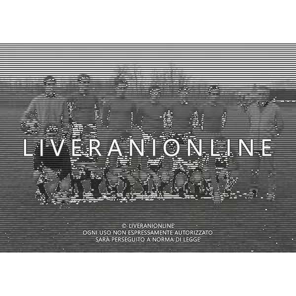 1969 NAZIONALE ITALIANA CALCIO NELLA FOTO FORMAZIONE IN ALLENAMENTO CON FERRUCCIO VALCAREGGI AG ALDO LIVERANI SAS