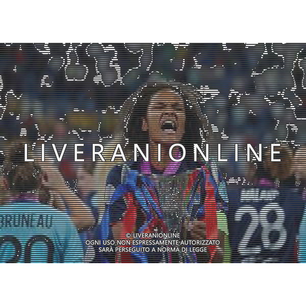 UEFA Woman\'s Champions League 2017/2018 Finale Kiev (Ucraina) - 24.05.2018 Wolfsburg-Olympique Lione Nella Foto:Wendie Renard alza la coppa /Ph.Vitez-Ag. Aldo Liverani