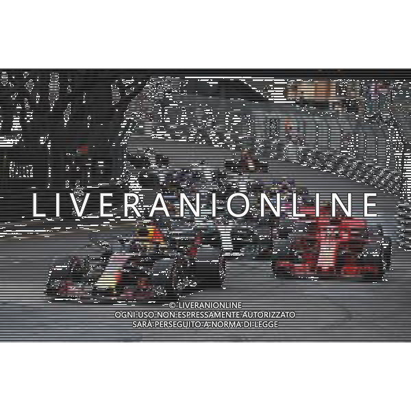 Daniel Ricciardo (AUS) Red Bull Racing RB14 leads at the start of the race. 27.05.2018. Formula 1 World Championship, Rd 6, Monaco Grand Prix, Monte Carlo, Monaco, Race Day. / AGENZIA ALDO LIVERANI SAS - ITALY ONLY EDITORIAL USE ONLY - F1 Gp Monaco Gara Montecarlo 27.05.2018