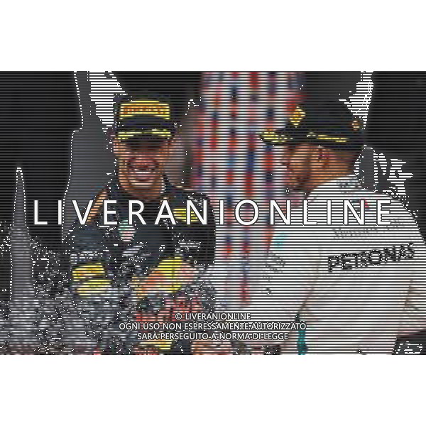 (L to R): Race winner Daniel Ricciardo (AUS) Red Bull Racing celebrates on the podium with third placed Lewis Hamilton (GBR) Mercedes AMG F1. 27.05.2018. Formula 1 World Championship, Rd 6, Monaco Grand Prix, Monte Carlo, Monaco, Race Day. / AGENZIA ALDO LIVERANI SAS - ITALY ONLY EDITORIAL USE ONLY - F1 Gp Monaco Gara Montecarlo 27.05.2018