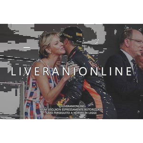 Race winner Daniel Ricciardo (AUS) Red Bull Racing celebrates on the podium with Princess Charlene of Monaco. 27.05.2018. Formula 1 World Championship, Rd 6, Monaco Grand Prix, Monte Carlo, Monaco, Race Day. / AGENZIA ALDO LIVERANI SAS - ITALY ONLY EDITORIAL USE ONLY - F1 Gp Monaco Gara Montecarlo 27.05.2018