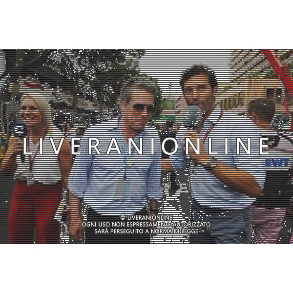 Hugh Grant (GBR) Actor with Mark Webber (AUS) Channel 4 Presenter on the grid. 27.05.2018. Formula 1 World Championship, Rd 6, Monaco Grand Prix, Monte Carlo, Monaco, Race Day. / AGENZIA ALDO LIVERANI SAS - ITALY ONLY EDITORIAL USE ONLY - Formula 1 World Championship, Rd 6, Monaco Grand Prix, Monte Carlo, Monaco 2018