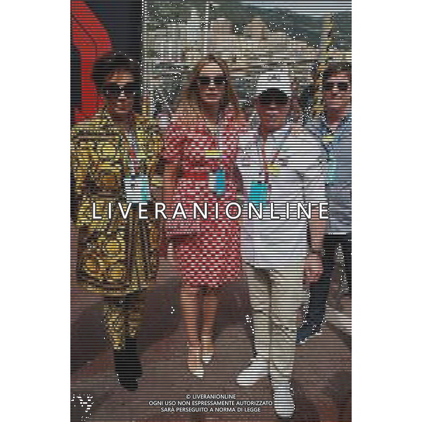 (L to R): Kris Jenner (USA), Dee Hilfiger (USA), and Tommy Hilfiger (USA). 27.05.2018. Formula 1 World Championship, Rd 6, Monaco Grand Prix, Monte Carlo, Monaco, Race Day. / AGENZIA ALDO LIVERANI SAS - ITALY ONLY EDITORIAL USE ONLY - Formula 1 World Championship, Rd 6, Monaco Grand Prix, Monte Carlo, Monaco 2018