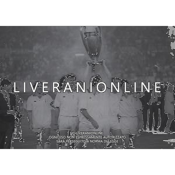 23 MAGGIO 1990 STADIO PRATER DI VIENNA FINALE DI COPPA CAMPIONI MILAN BENFICA 1-0 NELLA FOTO I GIOCATORI DEL MILAN CON LA COPPA DEI CAMPIONI AG ALDO LIVERANI SAS