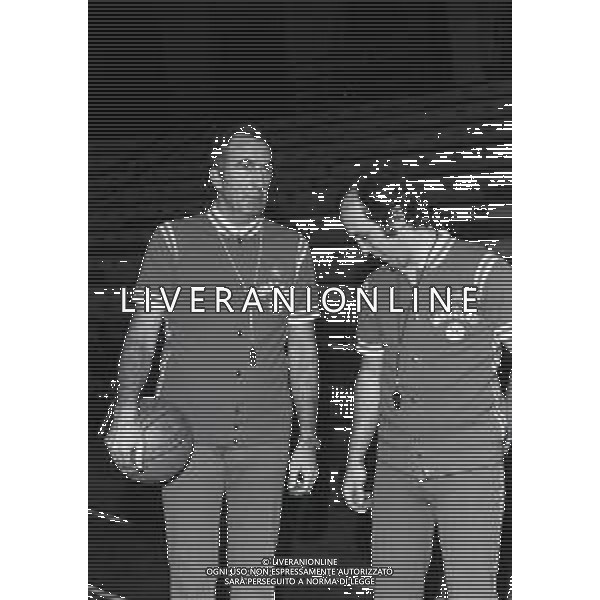 1974 PALALIDO DI MILANO FOTO UFFICIALE INNOCENTI BASKET MILANO NELLA FOTO CESARE RUBINI E FAINA AG ALDO LIVERANI SAS