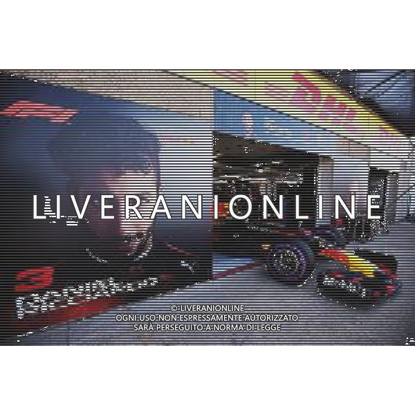 Daniel Ricciardo (AUS) Red Bull Racing RB14 leaves the pits. 08.06.2018. Formula 1 World Championship, Rd 7, Canadian Grand Prix, Montreal, Canada, Practice Day. / AGENZIA ALDO LIVERANI SAS - ITALY ONLY EDITORIAL USE ONLY
