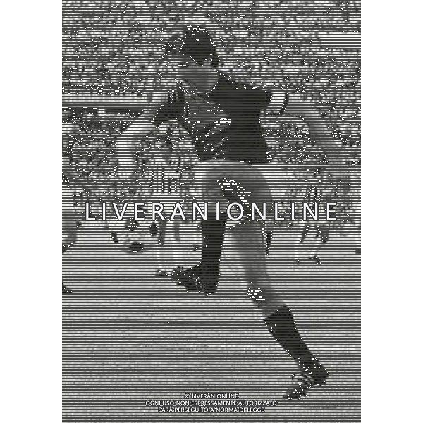 RETROSPETTIVA SERGIO SANTARINI CALCIATORE E ALLENATORE NELLA FOTO SERGIO SANTARINI CON LA MAGLIA DELLA ROMA AG ALDO LIVERANI SAS