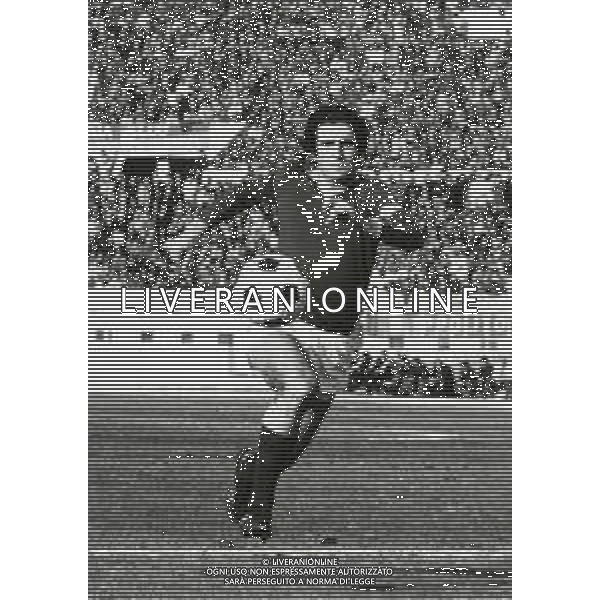 RETROSPETTIVA SERGIO SANTARINI CALCIATORE E ALLENATORE NELLA FOTO SERGIO SANTARINI CON LA MAGLIA DELLA ROMA AG ALDO LIVERANI SAS