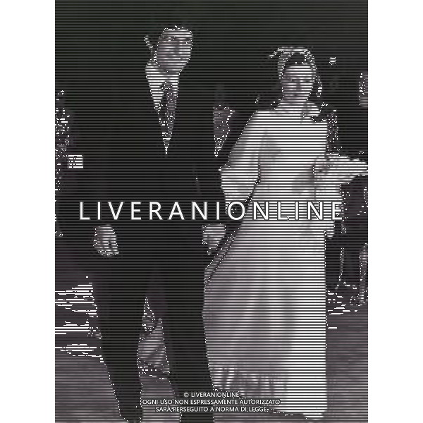 RETROSPETTIVA SERGIO SANTARINI CALCIATORE E ALLENATORE NELLA FOTO SERGIO SANTARINI CON LA MOGLIE IL GIORNO DEL SUO MATRIMONIO AG ALDO LIVERANI SAS
