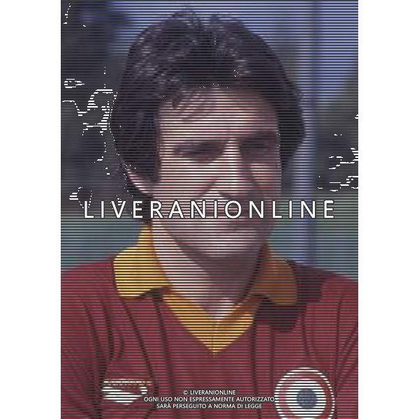 RETROSPETTIVA SERGIO SANTARINI CALCIATORE E ALLENATORE NELLA FOTO SERGIO SANTARINI CON LA MAGLIA DELLA ROMA AG ALDO LIVERANI SAS