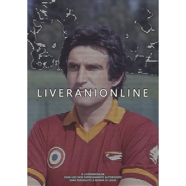 RETROSPETTIVA SERGIO SANTARINI CALCIATORE E ALLENATORE NELLA FOTO SERGIO SANTARINI CON LA MAGLIA DELLA ROMA AG ALDO LIVERANI SAS