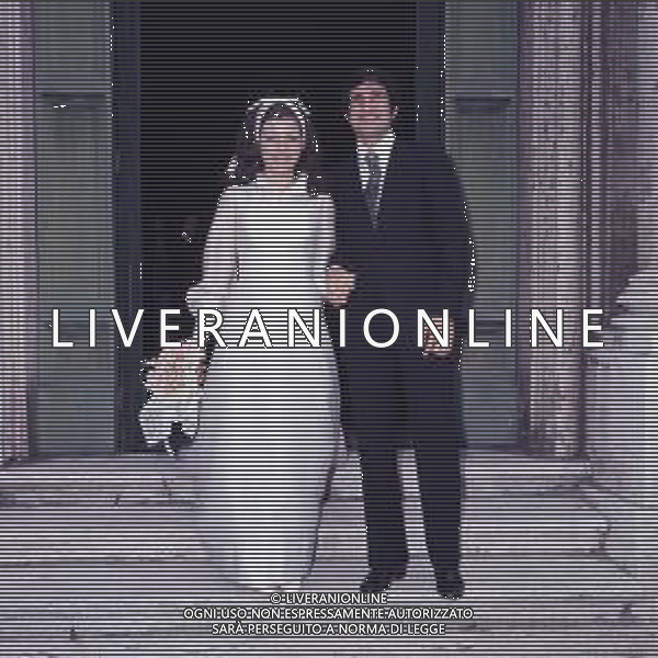RETROSPETTIVA SERGIO SANTARINI CALCIATORE E ALLENATORE NELLA FOTO SERGIO SANTARINI CON LA MOGLIE IL GIORNO DEL SUO MATRIMONIO AG ALDO LIVERANI SAS