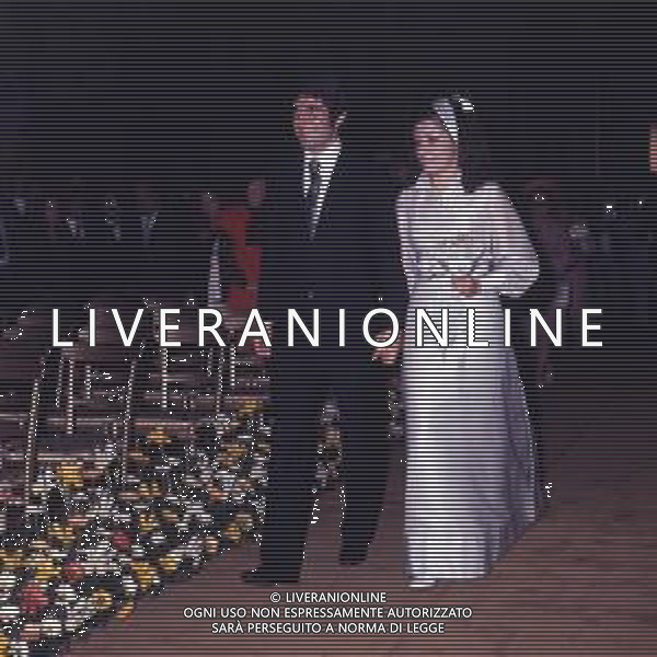 RETROSPETTIVA SERGIO SANTARINI CALCIATORE E ALLENATORE NELLA FOTO SERGIO SANTARINI CON LA MOGLIE IL GIORNO DEL SUO MATRIMONIO AG ALDO LIVERANI SAS