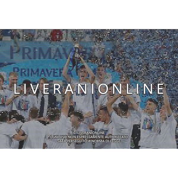 Fase Finale Campionato Primavera TIM 2017/2018 Trofeo Giacinto Facchetti Finale Reggio Emilia - 09.06.2018 Fiorentina-Inter Nella Foto:manuel lombardoni alza la coppa /Ph.Vitez-Ag. Aldo Liverani