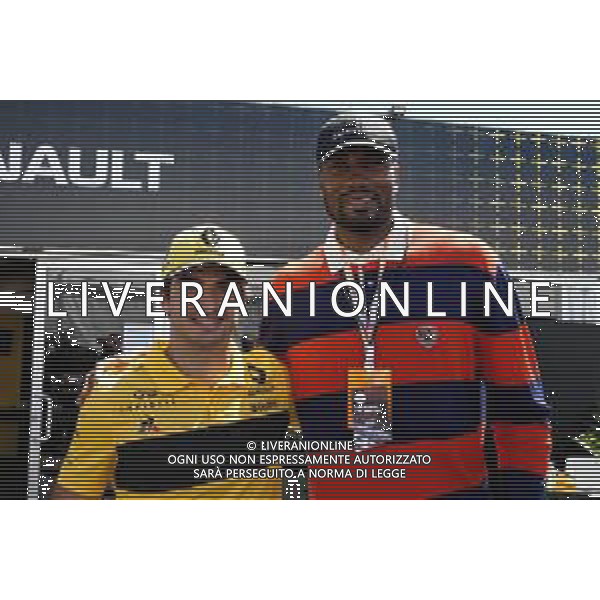 Carlos Sainz Jr (ESP) Renault Sport F1 Team with Serge Ibaka (COG) NBA Basketball Player. 10.06.2018. Formula 1 World Championship, Rd 7, Canadian Grand Prix, Montreal, Canada, Race Day. AG ALDO LIVERANI SAS-ONLY ITALY