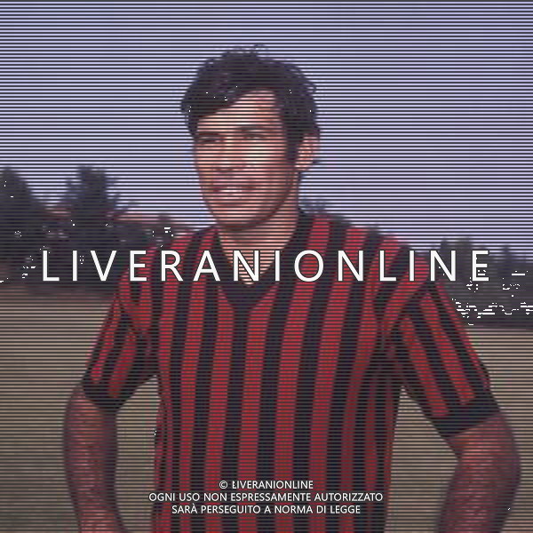RETROSPETTIVA NESTOR COMBIN CALCIATORE NELLA FOTO NESTOR COMBIN CON LA MAGLIA DEL MILAN AG ALDO LIVERANI SAS 