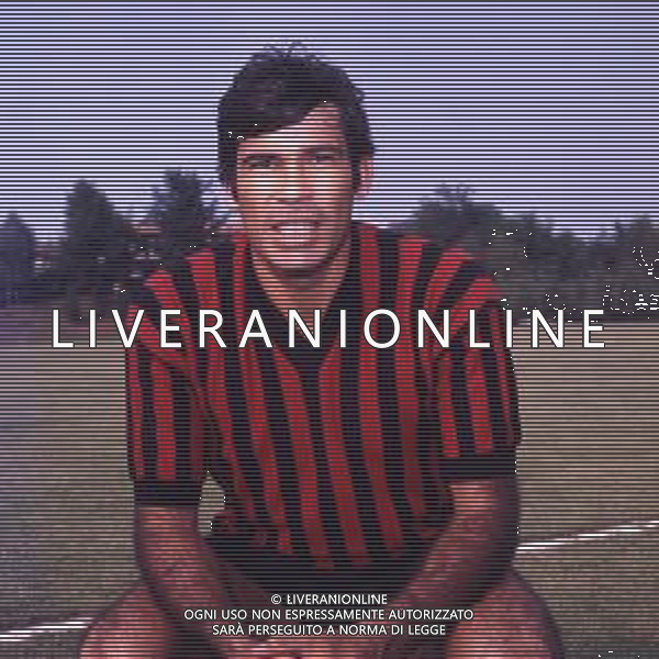 RETROSPETTIVA NESTOR COMBIN CALCIATORE NELLA FOTO NESTOR COMBIN CON LA MAGLIA DEL MILAN AG ALDO LIVERANI SAS 