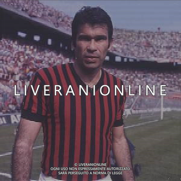 RETROSPETTIVA NESTOR COMBIN CALCIATORE NELLA FOTO NESTOR COMBIN CON LA MAGLIA DEL MILAN AG ALDO LIVERANI SAS 