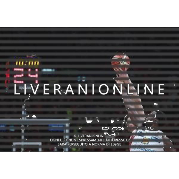 LBA Lega Basket Serie A 2017/2018 Playoff Finale Gara 5 Milano - 13.06.2018 EA7 Emporio Armani-Dolomiti Energia Trentino Nella Foto:Basket Situazione Pallone Palla a Due Hogue Dustin /Ph.Vitez-Ag. Aldo Liverani