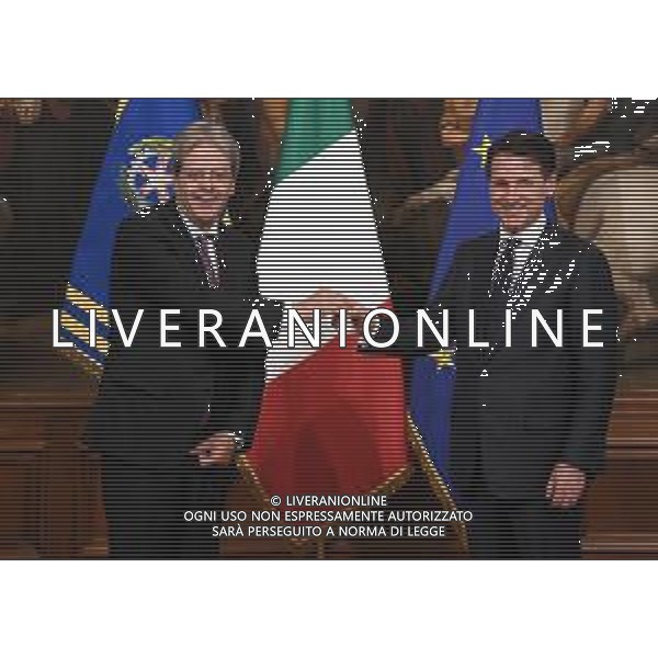 Formazione del nuovo Esecutivo del Governo Lega - Movimento 5 Stelle, Roma Maggio 2018 nella foto il passaggio della campanella tra Gentiloni Paolo e Giuseppe Conte © AGENZIA ALDO LIVERANI SAS