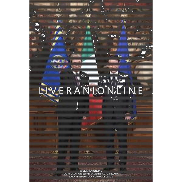 Formazione del nuovo Esecutivo del Governo Lega - Movimento 5 Stelle, Roma Maggio 2018 nella foto il passaggio della campanella tra Gentiloni Paolo e Giuseppe Conte © AGENZIA ALDO LIVERANI SAS