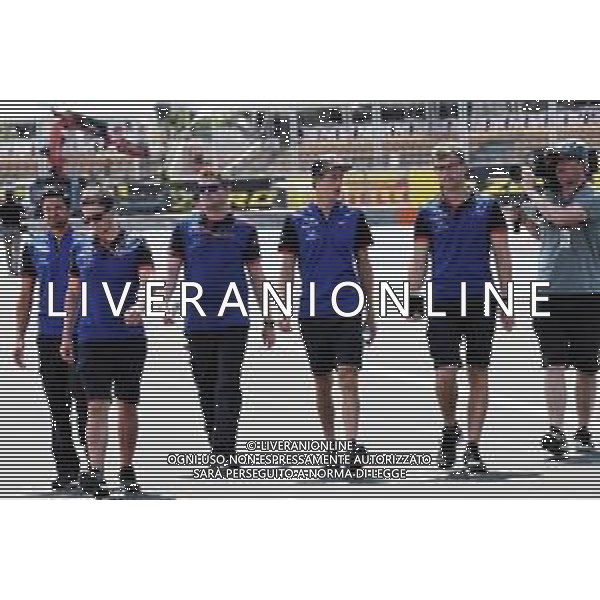 Brendon Hartley (NZL) Scuderia Toro Rosso walks the circuit with the team. 21.06.2018. Formula 1 World Championship, Rd 8, French Grand Prix, Paul Ricard, France, Preparation Day. / AGENZIA ALDO LIVERANI SAS - ITALY ONLY EDITORIAL USE ONLY - F1 GP FRANCIA Preparation Day 21.06.2018