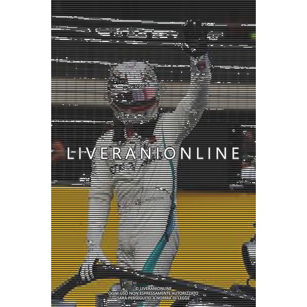 Lewis Hamilton (GBR) Mercedes AMG F1 W09 celebrates his pole position in qualifying parc ferme. 23.06.2018. Formula 1 World Championship, Rd 8, French Grand Prix, Paul Ricard, France, Qualifying Day. / AGENZIA ALDO LIVERANI SAS - ITALY ONLY EDITORIAL USE ONLY - F1 GP FRANCIA PROVE UFFICIALI QUALIFICHE 23.06.2018