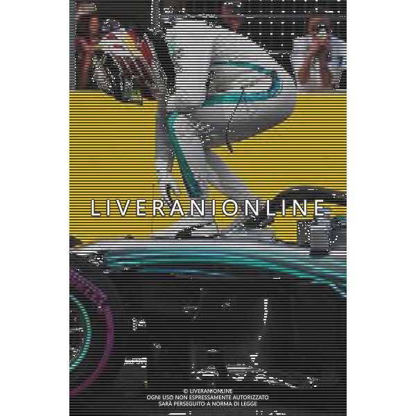 Lewis Hamilton (GBR) Mercedes AMG F1 W09 celebrates his pole position in qualifying parc ferme. 23.06.2018. Formula 1 World Championship, Rd 8, French Grand Prix, Paul Ricard, France, Qualifying Day. / AGENZIA ALDO LIVERANI SAS - ITALY ONLY EDITORIAL USE ONLY - F1 GP FRANCIA PROVE UFFICIALI QUALIFICHE 23.06.2018