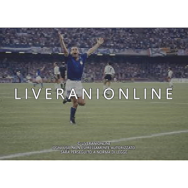 ITALIA - ARGENTINA 03.07.1990 Campionato mondiale di calcio, Coppa del Mondo FIFA ITALIA \'90 NELLA FOTO ESULTANZA DOPO IL GOL DI SALVATORE TOTO\' SCHILLACI ©ARCHIVIO / AGENZIA ALDO LIVERANI SAS