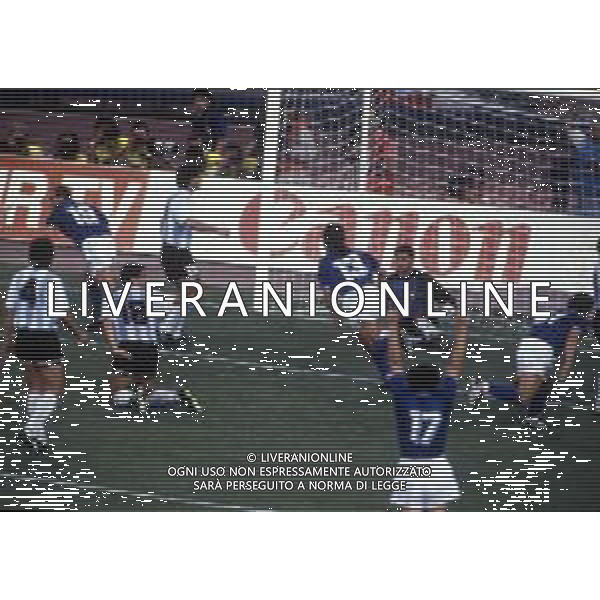 ITALIA - ARGENTINA 03.07.1990 Campionato mondiale di calcio, Coppa del Mondo FIFA ITALIA \'90 NELLA FOTO ESULTANZA DOPO IL GOL DI SALVATORE TOTO\' SCHILLACI ©ARCHIVIO / AGENZIA ALDO LIVERANI SAS