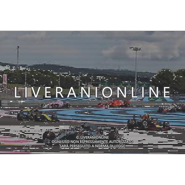 Lewis Hamilton (GBR) Mercedes AMG F1 W09 leads at the start of the race. 24.06.2018. Formula 1 World Championship, Rd 8, French Grand Prix, Paul Ricard, France, Race Day. / AGENZIA ALDO LIVERANI SAS - ITALY ONLY EDITORIAL USE ONLY - F1 GP FRANCIA GARA 24.06.2018