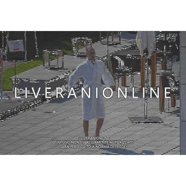 !!! EXCLUSIVE PHOTOS!!! !!! UWAGA ZDJECIA PAPARAZZI !!! BRAK ZGODY NA PUBLIKACJE WIZERUNKU !!! KADROWICZE PO PRZEGRANYM DRUGIM MECZU NA MUNDIALU RELAKSUJA SIE NA BASENIE. ZADOWOLENI USMIECHNIECI ZRELAKSOWANI WYCHODZA NA TRENING. WIEKSZOSC ZAWODNIKOW WYCHODZI Z TELEFONAMI NA TRENING. PRAWIE WSZYSCY SMIEJA SIE I SZUKAJA MIEJSCA SKAD SA ROBIONE IM ZDJECIA. JEDYNA PRZEJETA OSOBA JEST MICHAL PAZDAN KTORY CALY CZAS TRENINGU RZETELNIE PRACOWAL W SKUPIENIU I ZOSTAL JAKO OSTATNI Z DRUZYNY. N/Z artur JEDRZEJCZYK MUNDIAL 2018 25.06.2018 SOCHI TOBIASZ/NEWSPIX --- Newspix.pl Polish national team training in Sochi, part of the players training on the pitch, those who played with Colombia are training in the hotel, by the pool POLAND OUT!!! AG ALDO LIVERANI SAS-ONLY ITALY