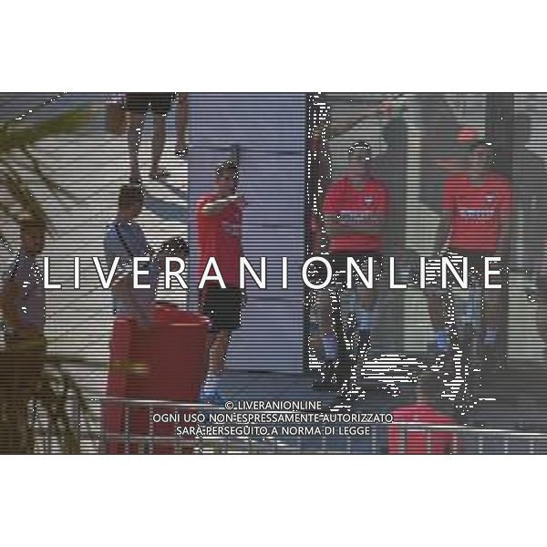 !!! EXCLUSIVE PHOTOS!!! !!! UWAGA ZDJECIA PAPARAZZI !!! BRAK ZGODY NA PUBLIKACJE WIZERUNKU !!! KADROWICZE PO PRZEGRANYM DRUGIM MECZU NA MUNDIALU RELAKSUJA SIE NA BASENIE. ZADOWOLENI USMIECHNIECI ZRELAKSOWANI WYCHODZA NA TRENING. WIEKSZOSC ZAWODNIKOW WYCHODZI Z TELEFONAMI NA TRENING. PRAWIE WSZYSCY SMIEJA SIE I SZUKAJA MIEJSCA SKAD SA ROBIONE IM ZDJECIA. JEDYNA PRZEJETA OSOBA JEST MICHAL PAZDAN KTORY CALY CZAS TRENINGU RZETELNIE PRACOWAL W SKUPIENIU I ZOSTAL JAKO OSTATNI Z DRUZYNY. MUNDIAL 2018 25.06.2018 SOCHI TOBIASZ/NEWSPIX --- Newspix.pl NZ robert lewandowski piotr zielinski i jan BEDNAREK Polish national team training in Sochi, part of the players training on the pitch, those who played with Colombia are training in the hotel, by the pool POLAND OUT!!! AG ALDO LIVERANI SAS-ONLY ITALY