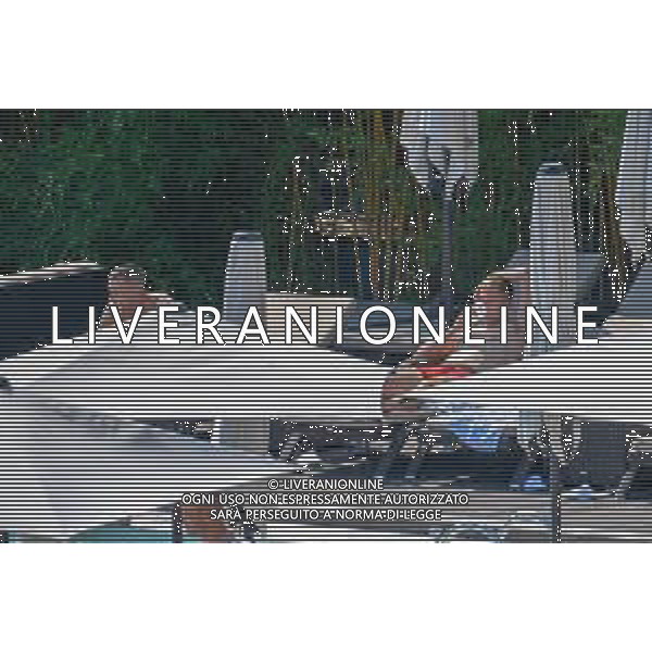 !!! EXCLUSIVE PHOTOS!!! !!! UWAGA ZDJECIA PAPARAZZI !!! BRAK ZGODY NA PUBLIKACJE WIZERUNKU !!! KADROWICZE PO PRZEGRANYM DRUGIM MECZU NA MUNDIALU RELAKSUJA SIE NA BASENIE. ZADOWOLENI USMIECHNIECI ZRELAKSOWANI WYCHODZA NA TRENING. WIEKSZOSC ZAWODNIKOW WYCHODZI Z TELEFONAMI NA TRENING. PRAWIE WSZYSCY SMIEJA SIE I SZUKAJA MIEJSCA SKAD SA ROBIONE IM ZDJECIA. JEDYNA PRZEJETA OSOBA JEST MICHAL PAZDAN KTORY CALY CZAS TRENINGU RZETELNIE PRACOWAL W SKUPIENIU I ZOSTAL JAKO OSTATNI Z DRUZYNY. N/Z LUKASZ TEODORCZYK MUNDIAL 2018 25.06.2018 SOCHI TOBIASZ/NEWSPIX --- Newspix.pl Polish national team training in Sochi, part of the players training on the pitch, those who played with Colombia are training in the hotel, by the pool POLAND OUT!!! AG ALDO LIVERANI SAS-ONLY ITALY