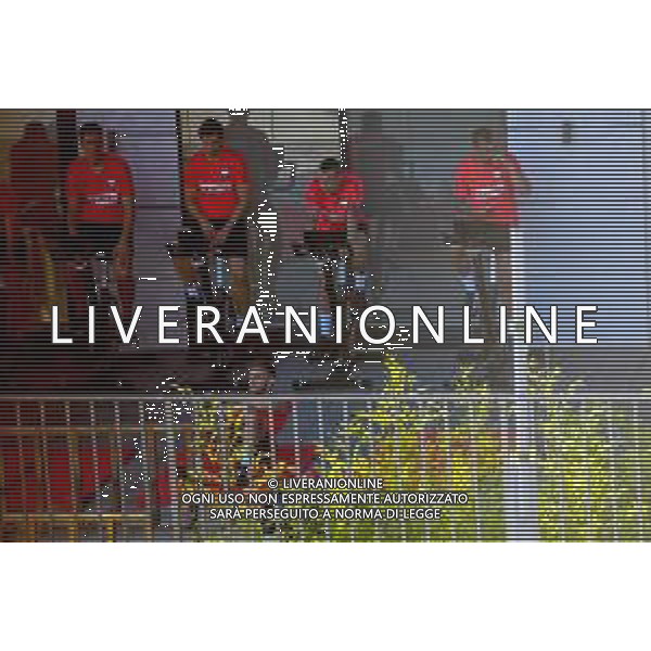 !!! EXCLUSIVE PHOTOS!!! !!! UWAGA ZDJECIA PAPARAZZI !!! BRAK ZGODY NA PUBLIKACJE WIZERUNKU !!! KADROWICZE PO PRZEGRANYM DRUGIM MECZU NA MUNDIALU RELAKSUJA SIE NA BASENIE. ZADOWOLENI USMIECHNIECI ZRELAKSOWANI WYCHODZA NA TRENING. WIEKSZOSC ZAWODNIKOW WYCHODZI Z TELEFONAMI NA TRENING. PRAWIE WSZYSCY SMIEJA SIE I SZUKAJA MIEJSCA SKAD SA ROBIONE IM ZDJECIA. JEDYNA PRZEJETA OSOBA JEST MICHAL PAZDAN KTORY CALY CZAS TRENINGU RZETELNIE PRACOWAL W SKUPIENIU I ZOSTAL JAKO OSTATNI Z DRUZYNY. MUNDIAL 2018 25.06.2018 SOCHI TOBIASZ/NEWSPIX --- Newspix.pl NZ WOJCIECH SZCZESNY GRZEGORZ KRYCHOWIAK I JACEK GORALSKI Polish national team training in Sochi, part of the players training on the pitch, those who played with Colombia are training in the hotel, by the pool POLAND OUT!!! AG ALDO LIVERANI SAS-ONLY ITALY