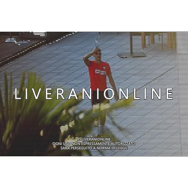 !!! EXCLUSIVE PHOTOS!!! !!! UWAGA ZDJECIA PAPARAZZI !!! BRAK ZGODY NA PUBLIKACJE WIZERUNKU !!! KADROWICZE PO PRZEGRANYM DRUGIM MECZU NA MUNDIALU RELAKSUJA SIE NA BASENIE. ZADOWOLENI USMIECHNIECI ZRELAKSOWANI WYCHODZA NA TRENING. WIEKSZOSC ZAWODNIKOW WYCHODZI Z TELEFONAMI NA TRENING. PRAWIE WSZYSCY SMIEJA SIE I SZUKAJA MIEJSCA SKAD SA ROBIONE IM ZDJECIA. JEDYNA PRZEJETA OSOBA JEST MICHAL PAZDAN KTORY CALY CZAS TRENINGU RZETELNIE PRACOWAL W SKUPIENIU I ZOSTAL JAKO OSTATNI Z DRUZYNY. MUNDIAL 2018 25.06.2018 SOCHI TOBIASZ/NEWSPIX --- Newspix.pl NZ LUKASZ TEODORCZYK Polish national team training in Sochi, part of the players training on the pitch, those who played with Colombia are training in the hotel, by the pool POLAND OUT!!! AG ALDO LIVERANI SAS-ONLY ITALY