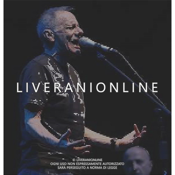 Rimini Beat Village - Roberto Vecchioni in concerto La Vita che si Ama tour 29/06/2018 nella foto: Roberto Vecchioni ©Claudio Zamagni/Agenzia Aldo Liverani