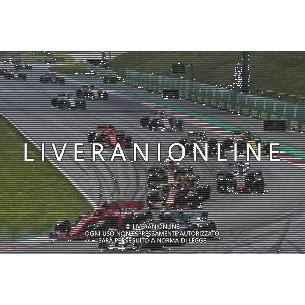 Valtteri Bottas (FIN) Mercedes AMG F1 W09 and Kimi Raikkonen (FIN) Ferrari SF71H battle for position at the start of the race. 01.07.2018. Formula 1 World Championship, Rd 9, Austrian Grand Prix, Spielberg, Austria, Race Day. / AGENZIA ALDO LIVERANI SAS - ITALY ONLY EDITORIAL USE ONLY - F1 GP AUSTRIA GARA 01.07.2018